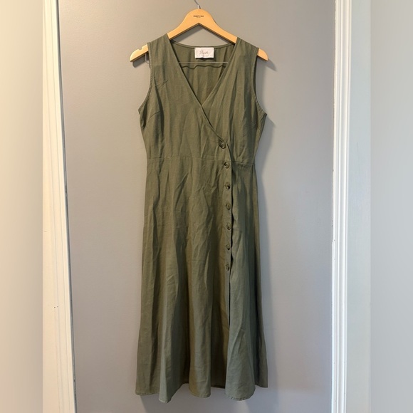 Blush Boutique Dresses & Skirts - Elegant Olive Green Wrap Midi Dress with Button Detailing size Medium